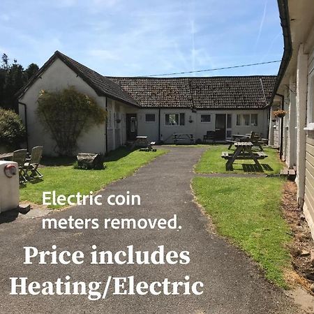 Court Farm Holiday Bungalows Ltd Уочет Екстериор снимка