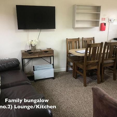 Court Farm Holiday Bungalows Ltd Уочет Екстериор снимка