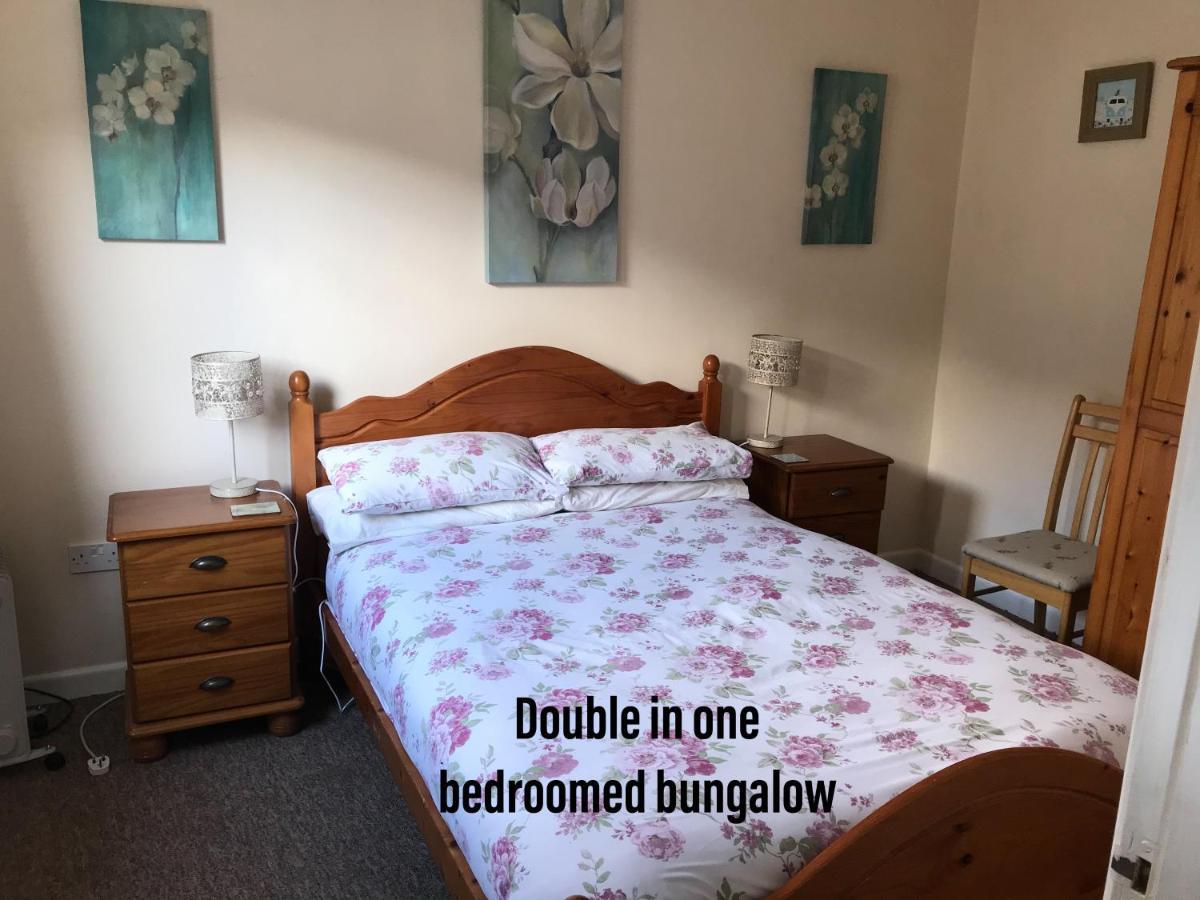 Court Farm Holiday Bungalows Ltd Уочет Екстериор снимка
