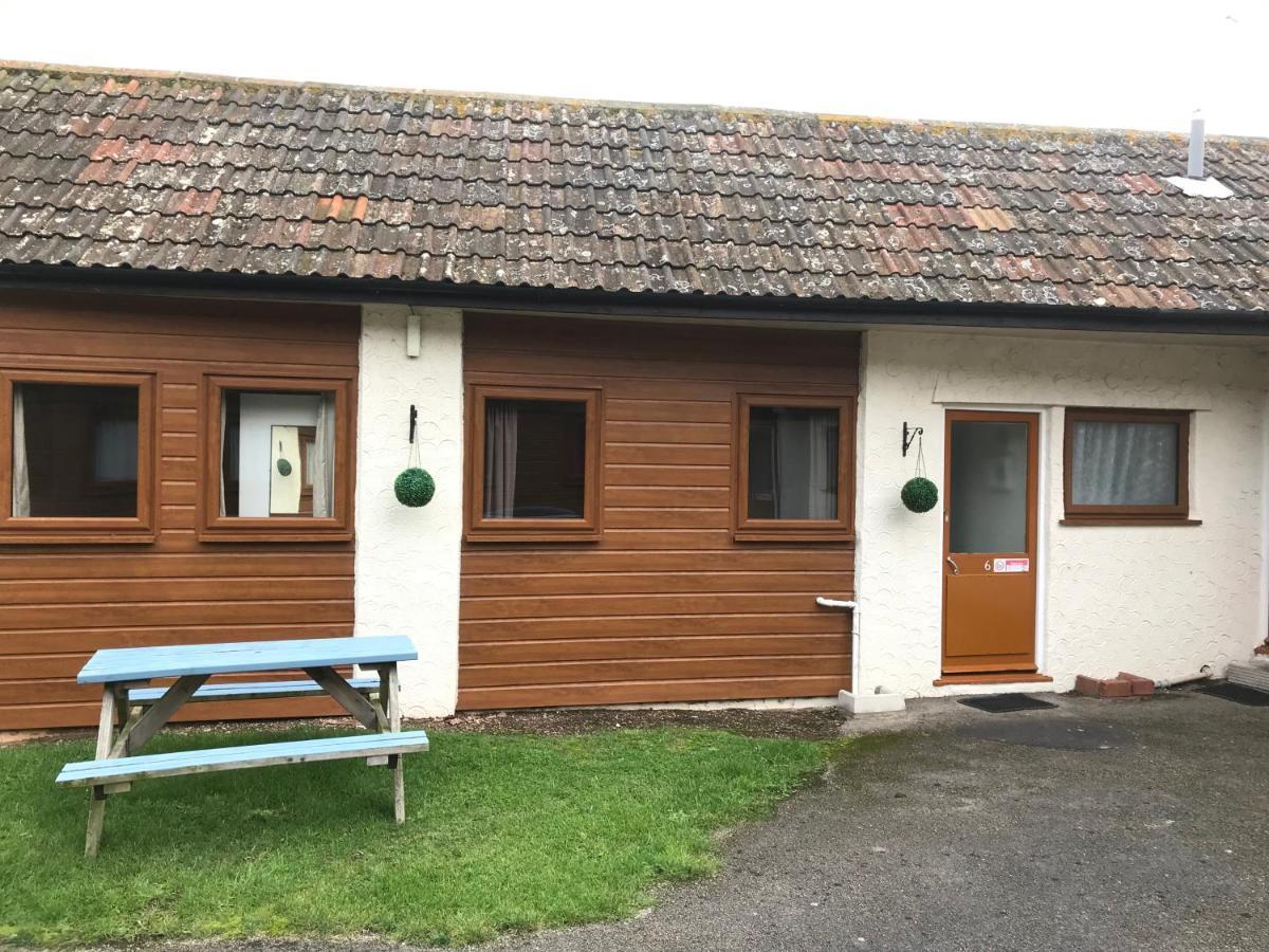 Court Farm Holiday Bungalows Ltd Уочет Екстериор снимка