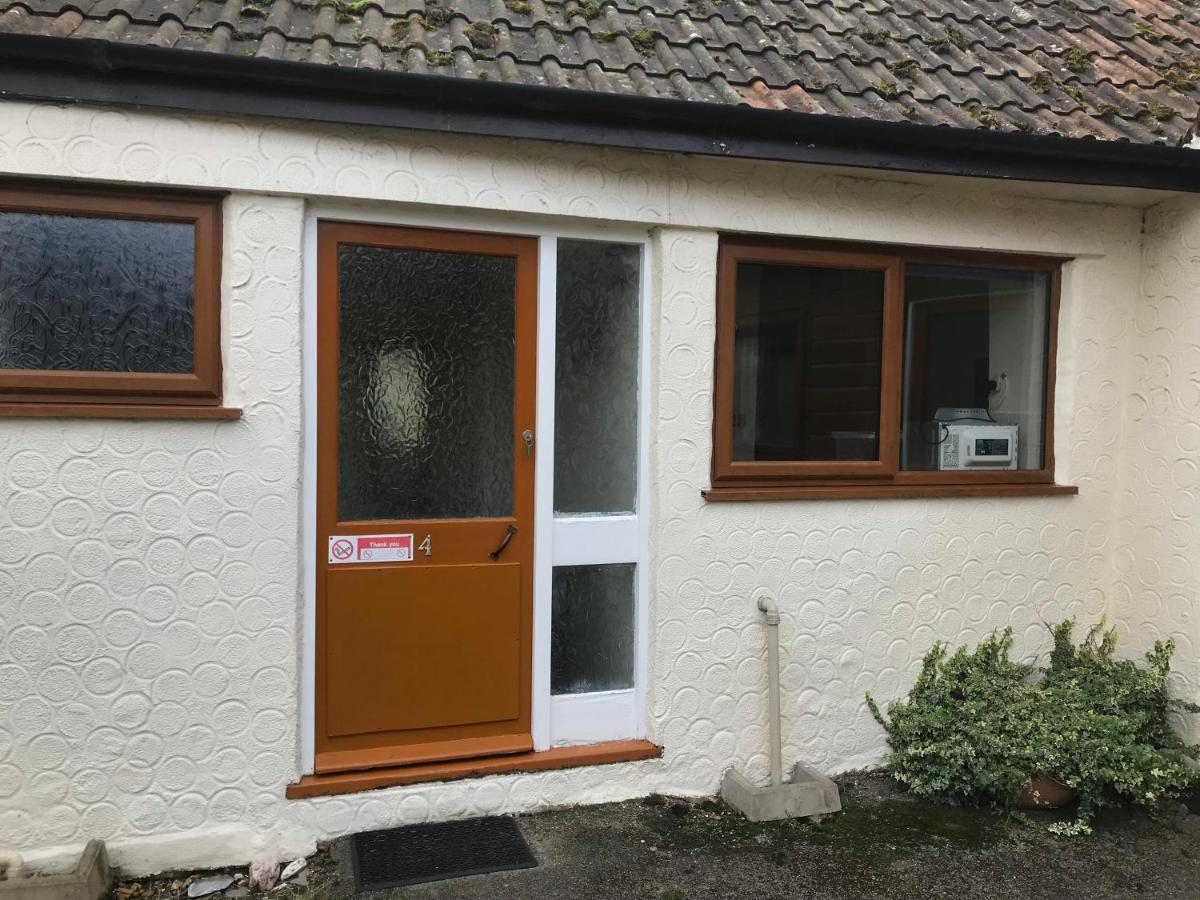 Court Farm Holiday Bungalows Ltd Уочет Екстериор снимка