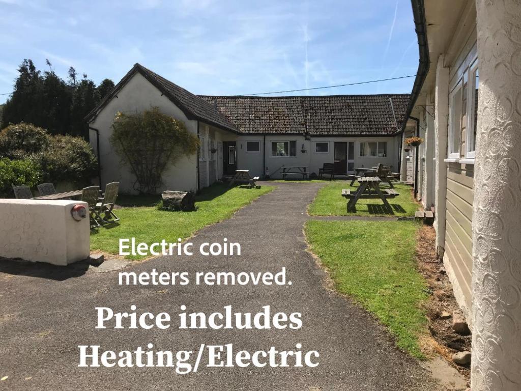 Court Farm Holiday Bungalows Ltd Уочет Екстериор снимка