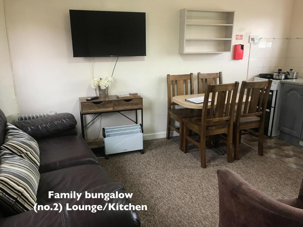 Court Farm Holiday Bungalows Ltd Уочет Екстериор снимка