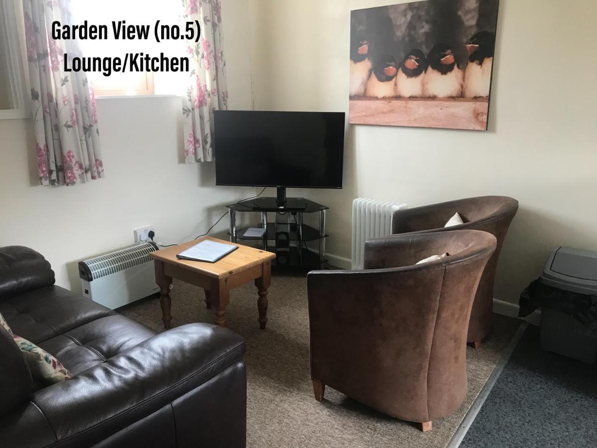 Court Farm Holiday Bungalows Ltd Уочет Екстериор снимка