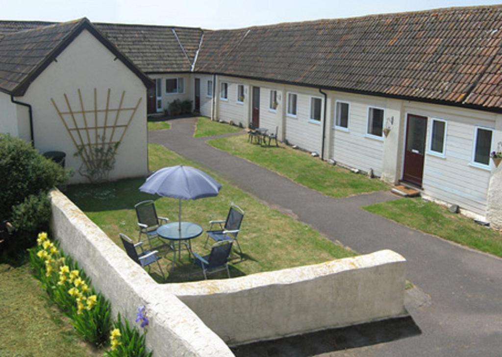 Court Farm Holiday Bungalows Ltd Уочет Екстериор снимка